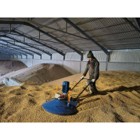Ekonomia wentylacji zboża: dlaczego mechaniczny ruch ziarna zużywa mniej energii niż podwojenie mocy dmuchaw?