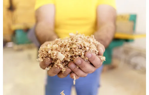 Wo Holz gehackt wird… kann auch Pellet produziert werden Wo Holz gehackt wird… kann auch Pellet produziert werden